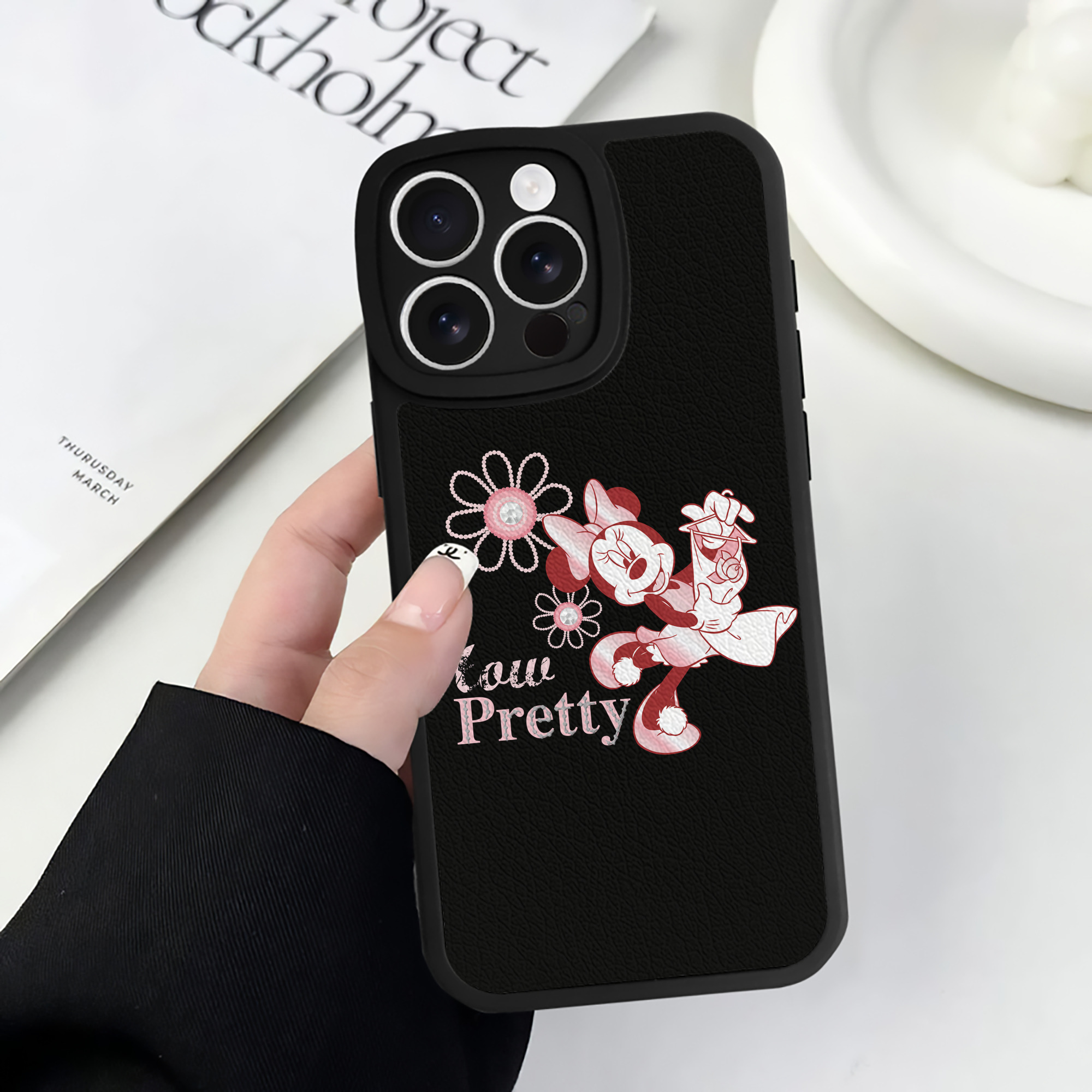 （画像用） ミッキーマウス Mickey Mouse 【iPhone 16シリーズ対応】シリコンスマホケース（レザー調） 材質：シリコン